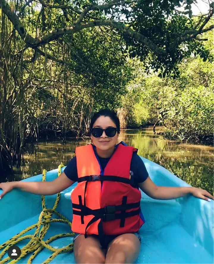 Una de las actividades más populares para explorar los manglares es realizar un paseo en lancha por el río Tecolutla